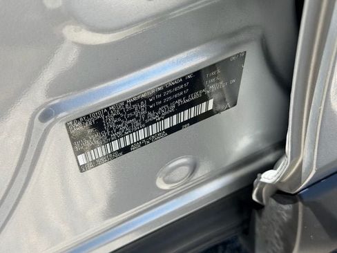 Used 2018 Toyota RAV4 LE FWD image 18