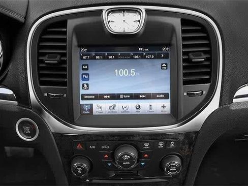 Used 2014 Chrysler 300 image 7