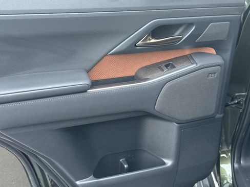 Used 2024 Lexus GX 550 image 11