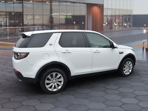 Used 2018 Land Rover Discovery Sport SE image 9