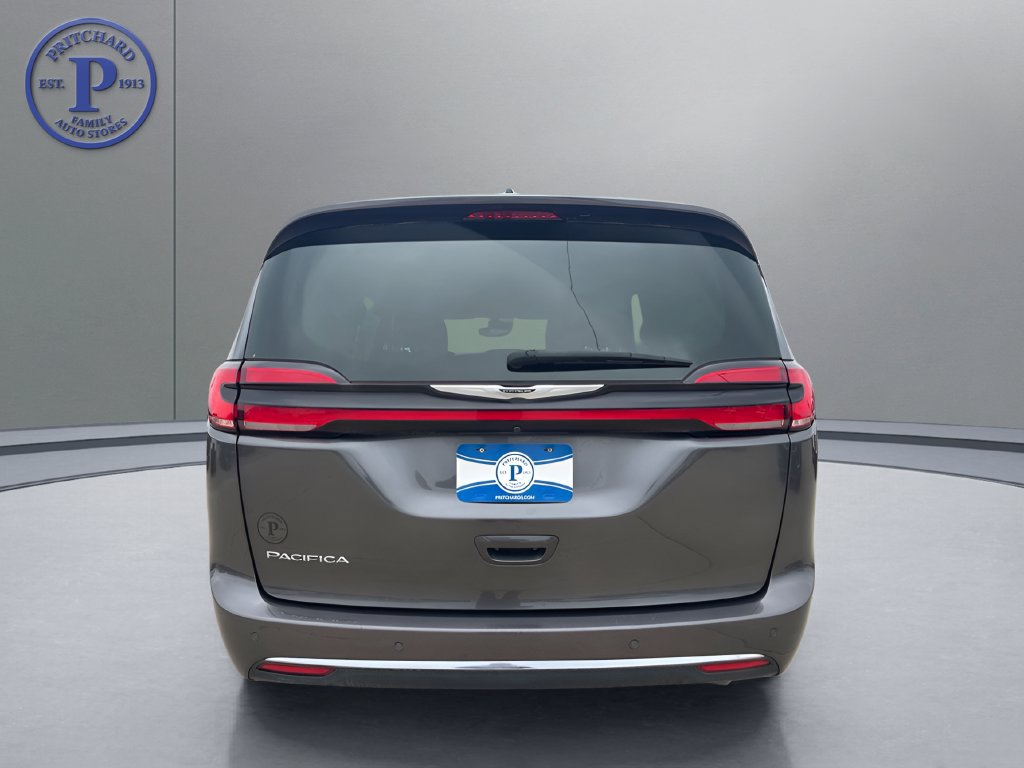 Used 2023 Chrysler Pacifica Touring-L FWD image 7