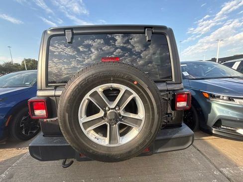 Used 2020 Jeep Wrangler Unlimited Sahara AWD/4WD image 10