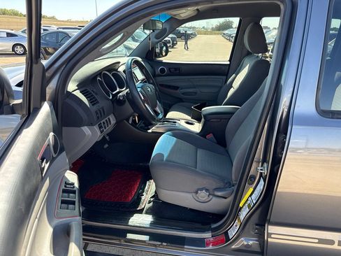 Used 2015 Toyota Tacoma PreRunner w/ SR5 Package RWD image 18