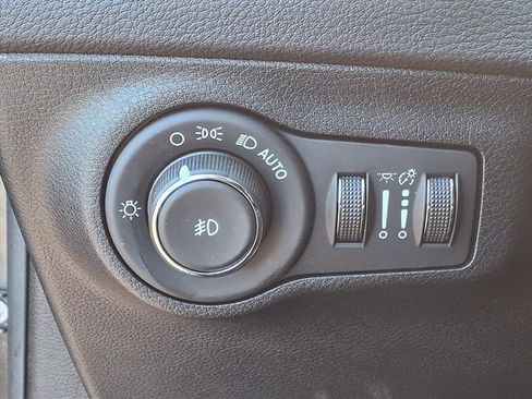 Used 2018 Jeep Compass Limited w/ Navigation Group image 12