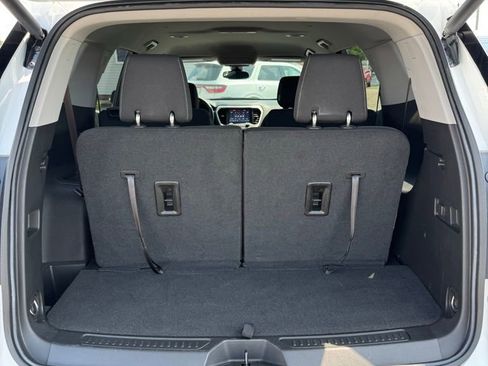 Used 2023 GMC Acadia SLE w/ Driver Convenience Package image 5
