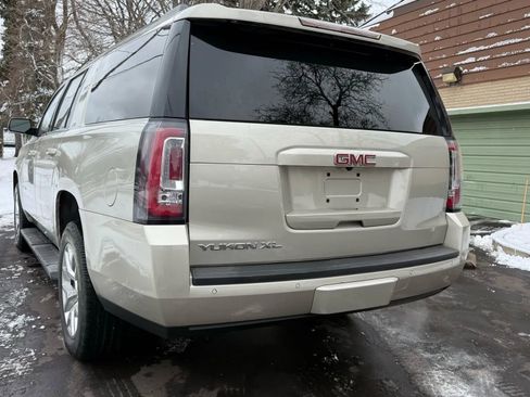 Used 2016 GMC Yukon XL SLT image 4