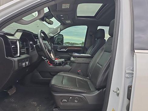 Used 2025 GMC Sierra 3500 Denali AWD/4WD image 9