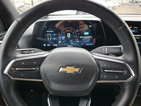 Used 2025 Chevrolet Equinox LT w/ Convenience Package II image 18