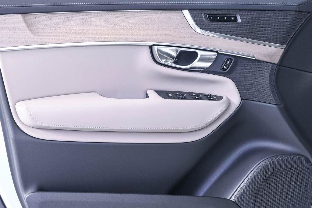New 2026 Volvo XC90 T8 Core w/ Protection Package AWD/4WD image 6