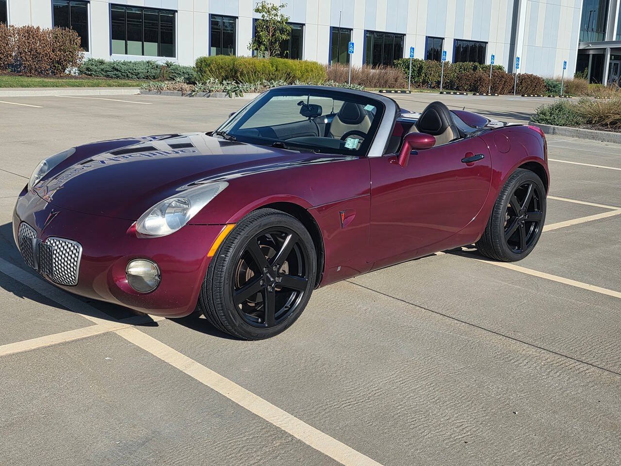 Used 2009 Pontiac Solstice Convertible w/ Premium Package RWD image 11