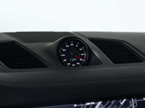Certified 2023 Porsche Cayenne Coupe AWD/4WD image 22