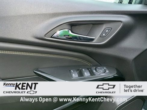 Used 2025 Chevrolet Trax LT image 19