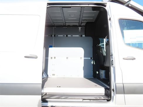 Used 2024 Mercedes-Benz Sprinter 2500 image 18