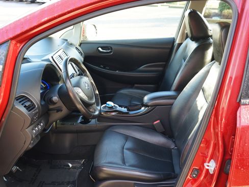 Used 2015 Nissan Leaf SL w/ Premium Package image 16