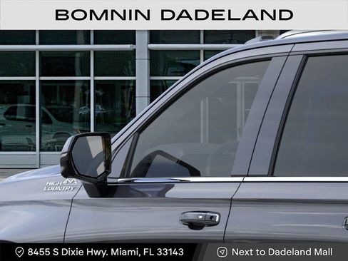 New 2026 Chevrolet Suburban High Country AWD/4WD image 13