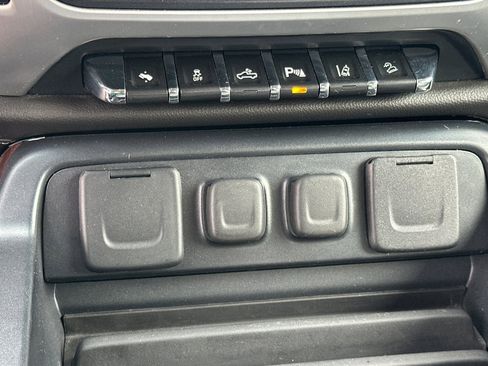 Used 2014 GMC Sierra 1500 SLT w/ SLT Crew Cab Value Package image 30