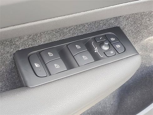 New 2026 Volvo XC40 B5 Core w/ Protection Package Premier image 12