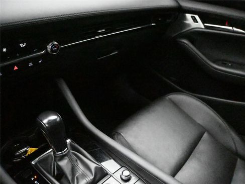 Used 2021 MAZDA MAZDA3 s image 4