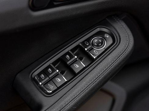 Used 2024 Porsche Macan AWD/4WD image 18