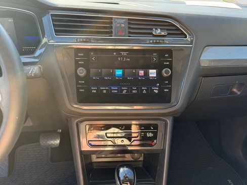 Used 2022 Volkswagen Tiguan SE w/ Panoramic Sunroof Package image 21