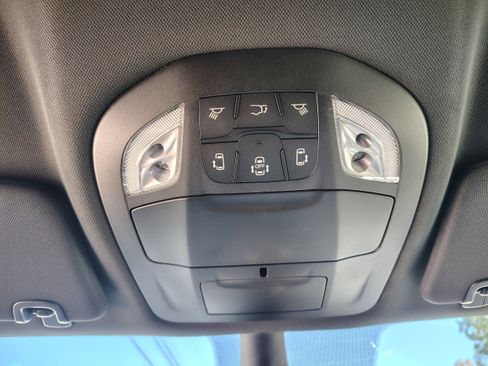 New 2026 Chrysler Pacifica Select image 37