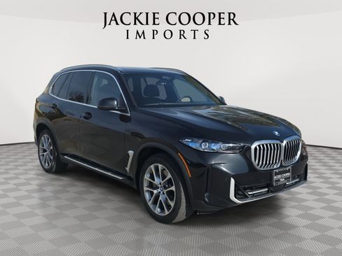 Used 2025 BMW X5 xDrive50e image 3