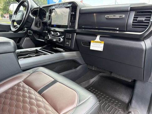 Used 2023 Ford F250 Lariat w/ Lariat Ultimate Package AWD/4WD image 31