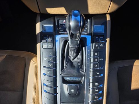 Used 2018 Porsche Macan image 24