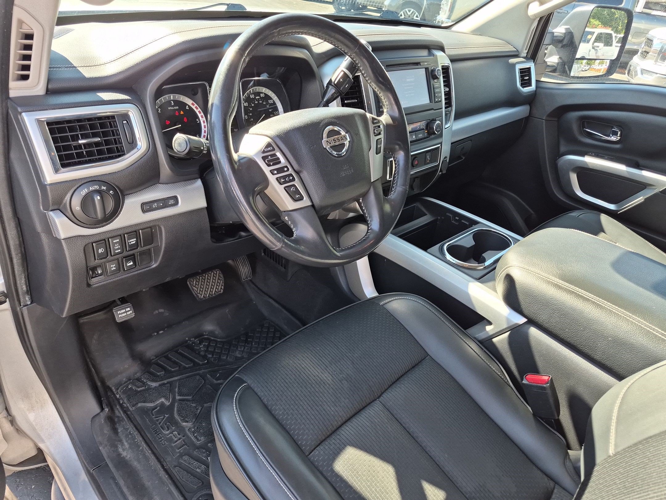 Used 2017 Nissan Titan PRO-4X AWD/4WD image 16