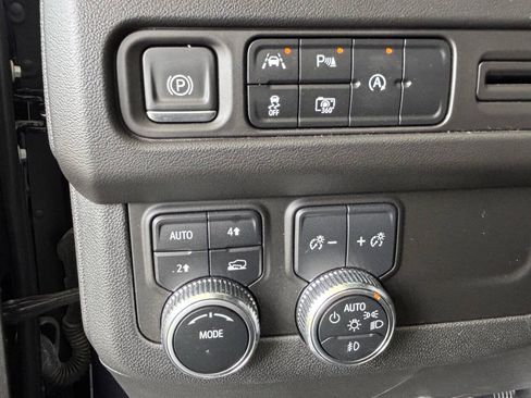 Used 2023 GMC Yukon SLT w/ SLT Premium Package AWD/4WD image 18