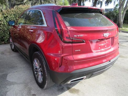 Used 2025 Cadillac XT4 Premium Luxury image 3