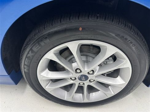 Used 2019 Ford Fusion SE FWD image 14