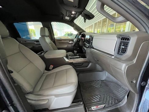 Used 2024 Chevrolet Silverado 1500 RST AWD/4WD image 17