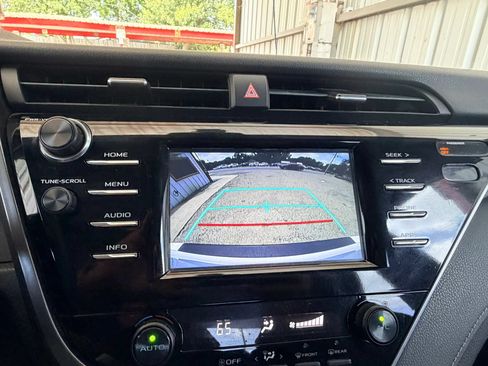 Used 2018 Toyota Camry SE FWD image 15