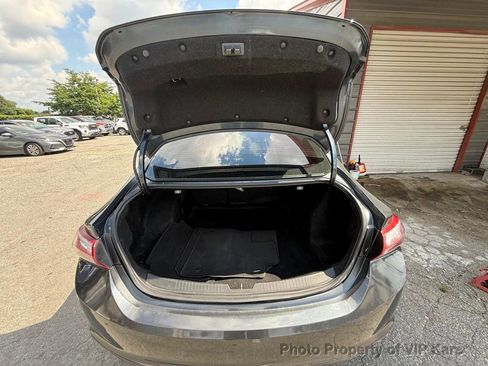 Used 2020 Chevrolet Malibu LT FWD image 19