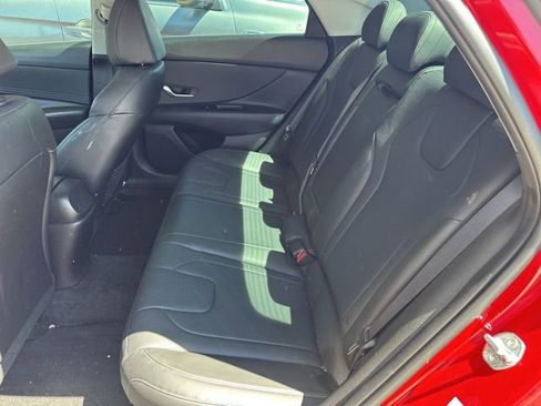 Used 2023 Hyundai Elantra Limited image 17