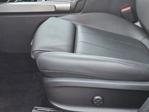 Used 2025 Mercedes-Benz GLB 250 4MATIC image 33