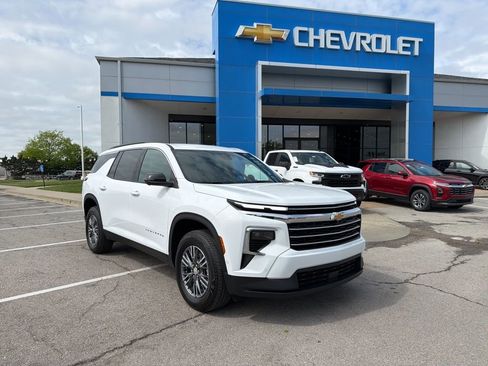 New 2026 Chevrolet Traverse LT w/ Enhanced Driving Package FWD image 1