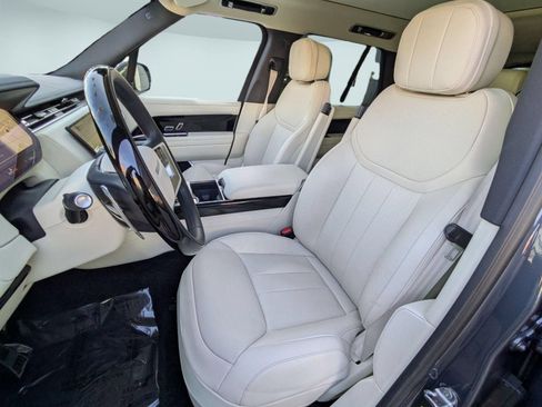 Used 2025 Land Rover Range Rover SE AWD/4WD image 15