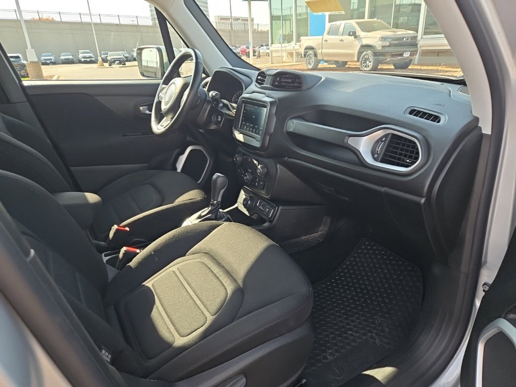Used 2020 Jeep Renegade Latitude w/ Cold Weather Group AWD/4WD image 16