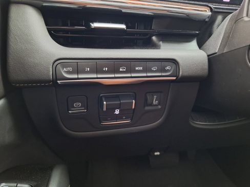 Used 2024 Cadillac Escalade Premium Luxury w/ Performance Package AWD/4WD image 25