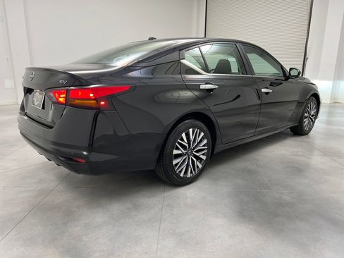 Used 2024 Nissan Altima 2.5 SV image 7