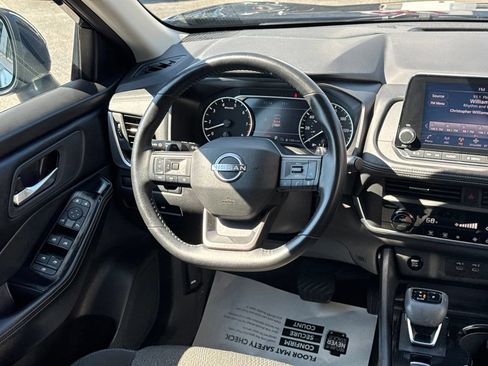Used 2025 Nissan Rogue SV FWD image 18