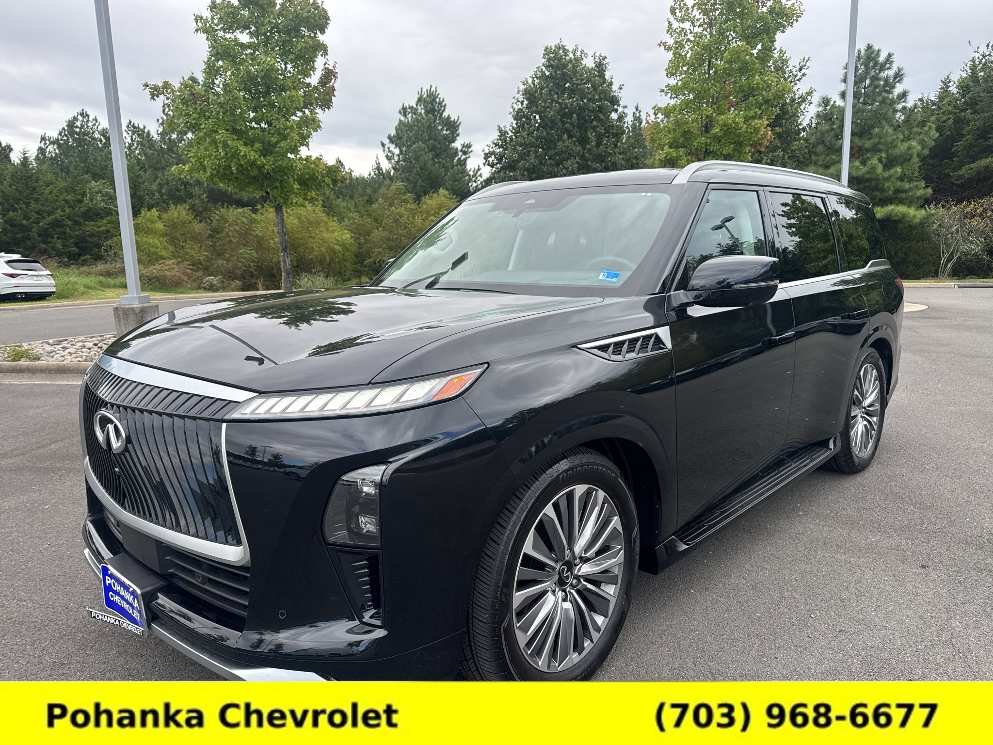 Used 2025 INFINITI QX80 Sensory AWD/4WD image 3