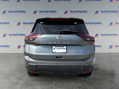 Used 2024 Nissan Rogue SV FWD image 4
