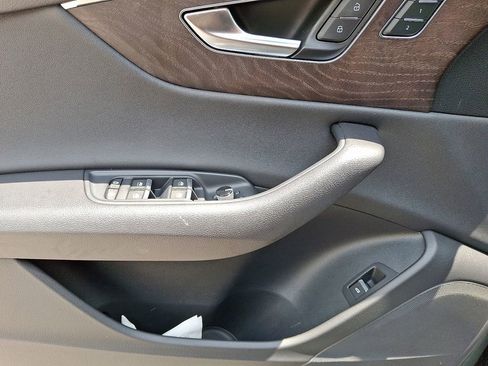 Used 2022 Audi Q8 Premium image 13