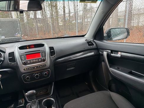 Used 2015 Kia Sorento LX image 10
