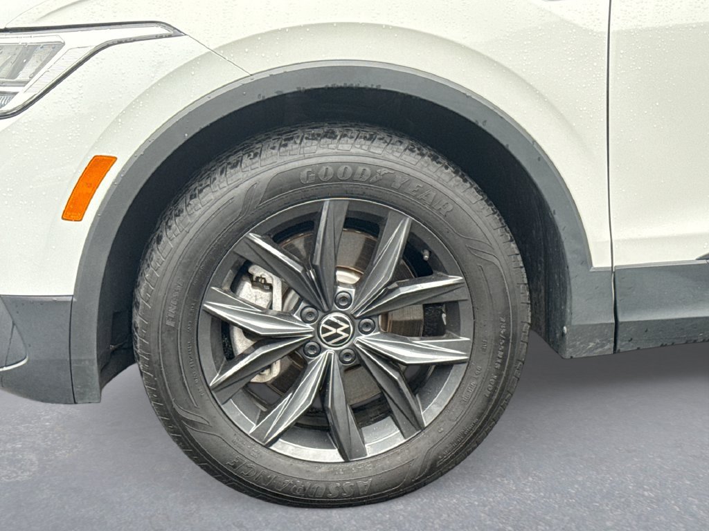 Used 2024 Volkswagen Tiguan SE AWD/4WD image 19