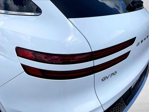 Used 2022 Genesis GV70 2.5T AWD/4WD image 29