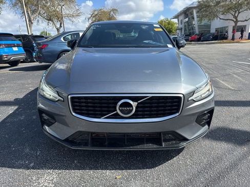 Used 2019 Volvo S60 T5 R-Design image 9